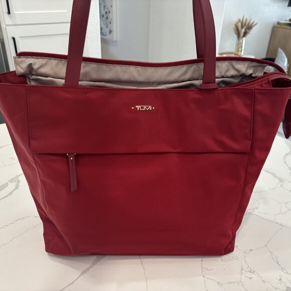 Tumi Voyageur M-Tote - Picture 1 of 8